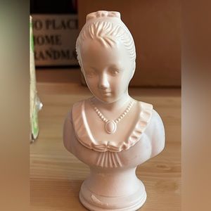 Vintage 18th Century Classic Figurine Young Girl Moonwind Bath Oil Decan…